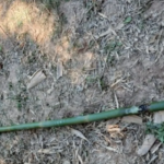 Cortaba tacuaras para la escuela y se electrocutó